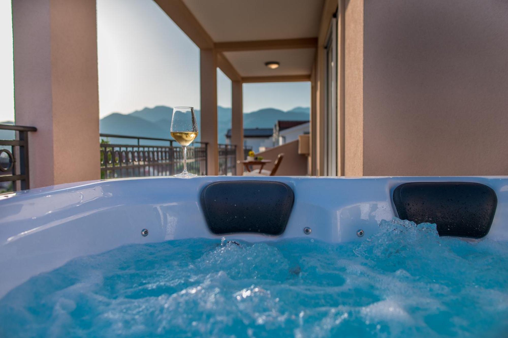 Luxury Apartments Ivanovic Tivat Eksteriør bilde